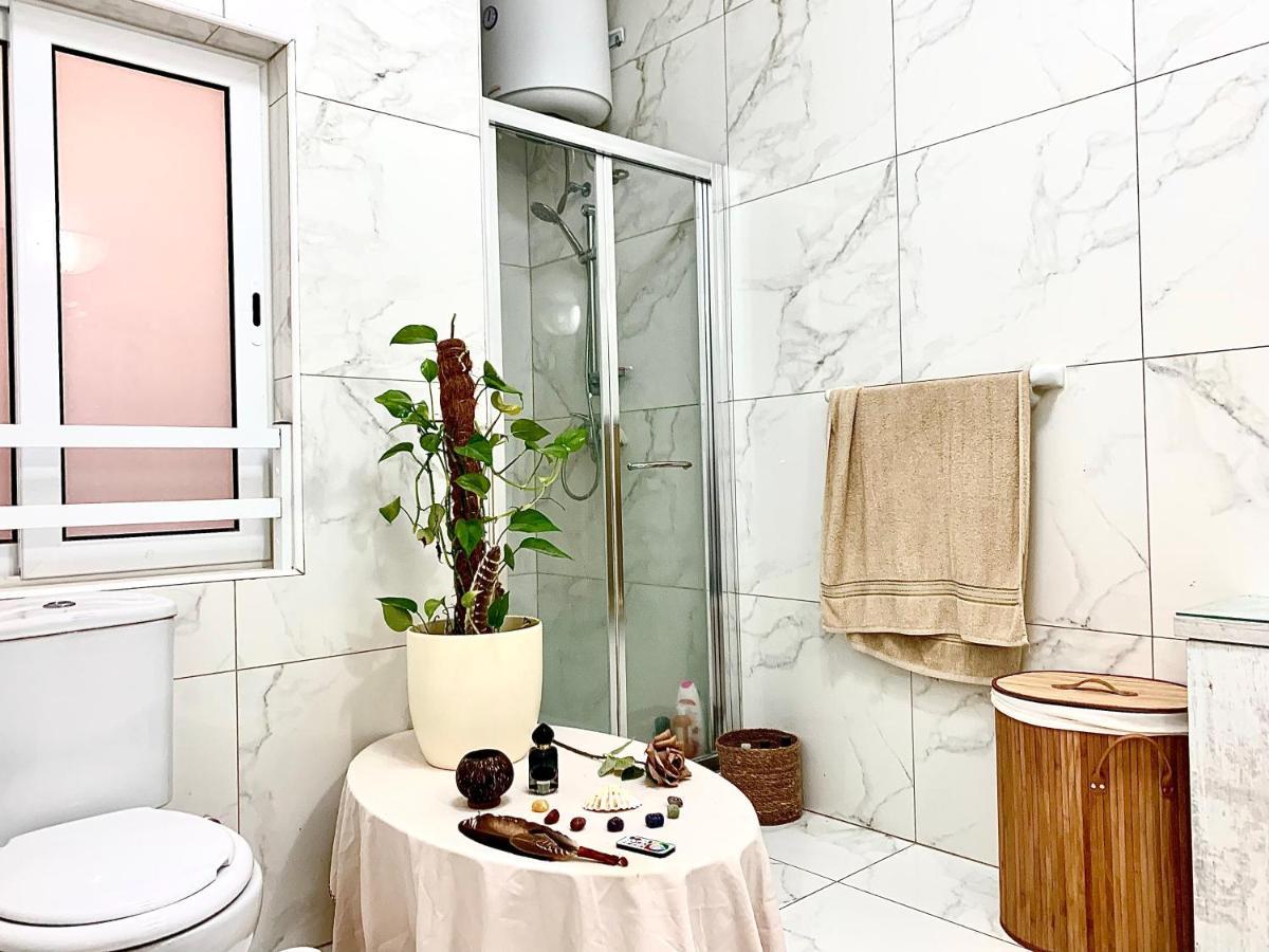 Private Bedroom With Balcony In A Shared Apartment At The Bay Of Xlendi Bagian luar foto